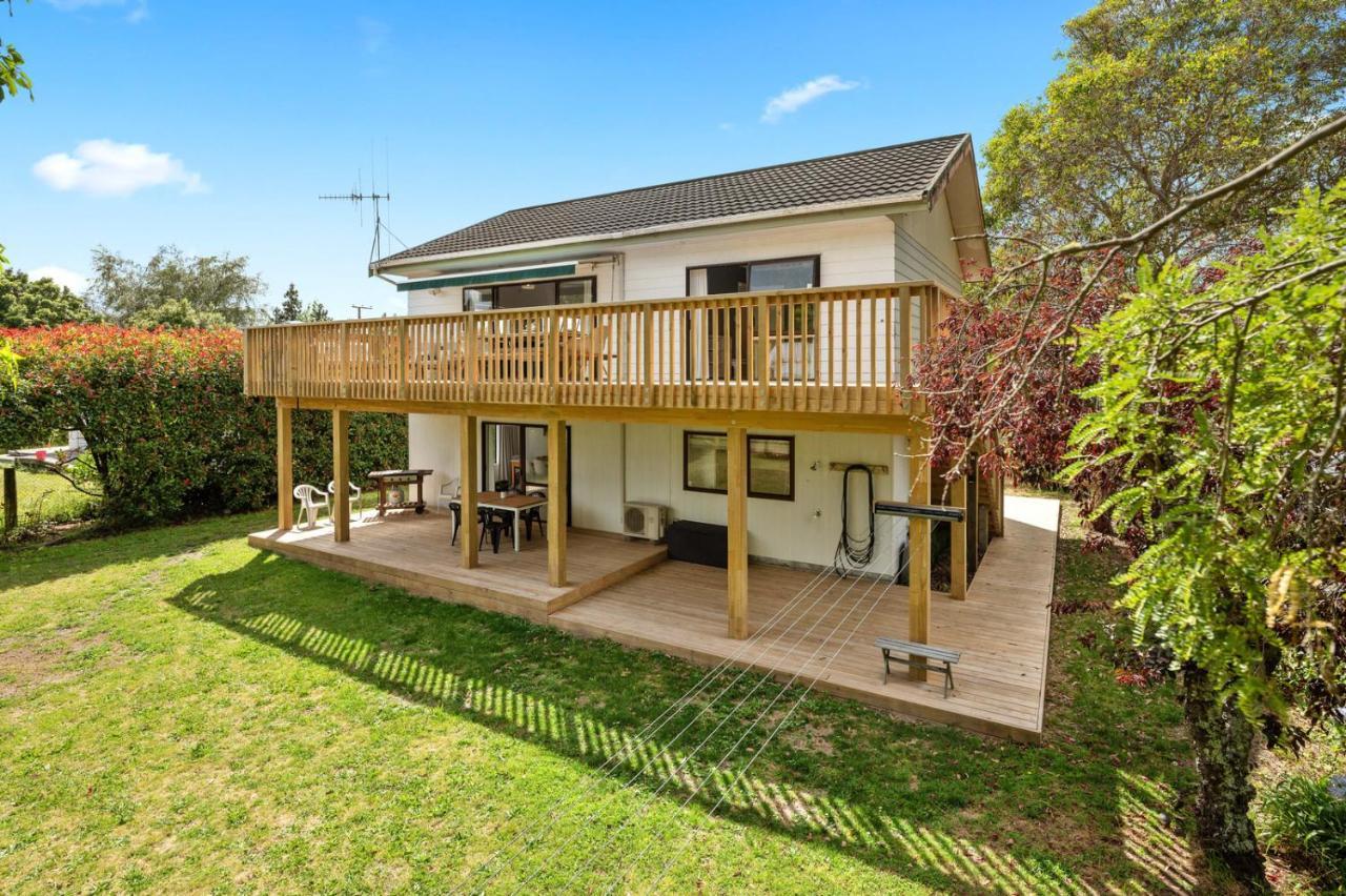 Waitahanui Lake House - Lake Taupo Holiday Home 외부 사진